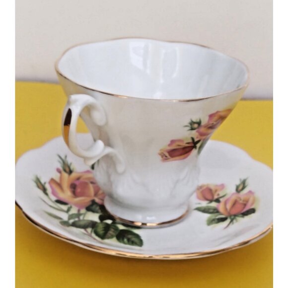 Royal Albert Pedestal Tea Cup & Saucer - Margaret Yellow Sweetheart Rose - Picture 4 of 12